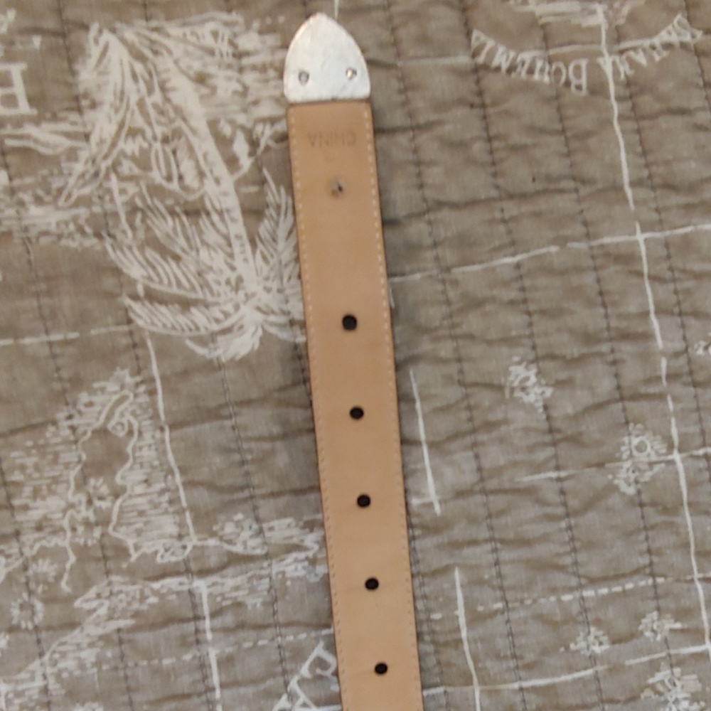 Black Arden Leather Co.Belt W/Silver tone Daisy - Picture 5 of 6